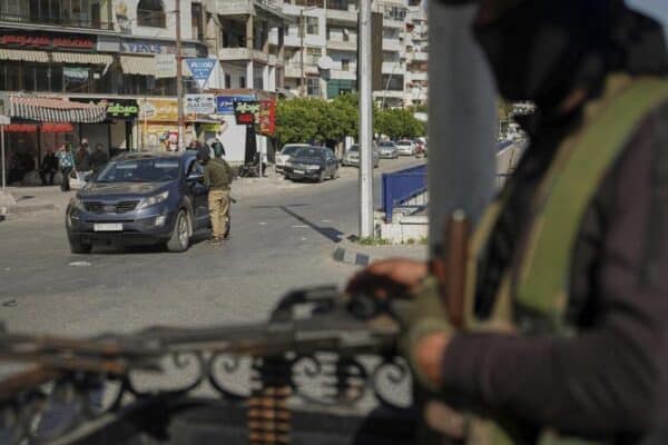 Terror entre los civiles alauís de Siria, tras la matanza contra esta minoría: «Tengo mucho miedo, no quiero volver a casa»