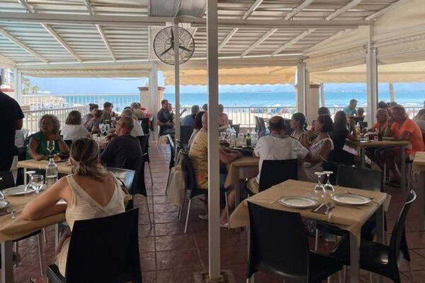 Los hosteleros de Cullera lanzan un SOS: «Cada vez es más difícil encontrar cocineros o camareros»