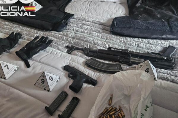Operación en las Tres Mil Viviendas: incautan 1.200 plantas de marihuana y un fusil Kalashnikov