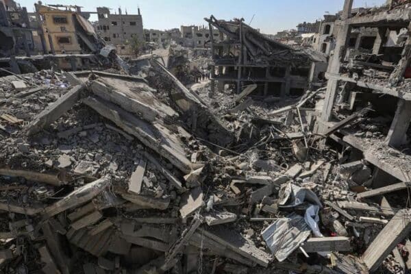 Gaza llora a los 15 sanitarios y rescatistas asesinados y enterrados en una fosa común supuestamente por Israel